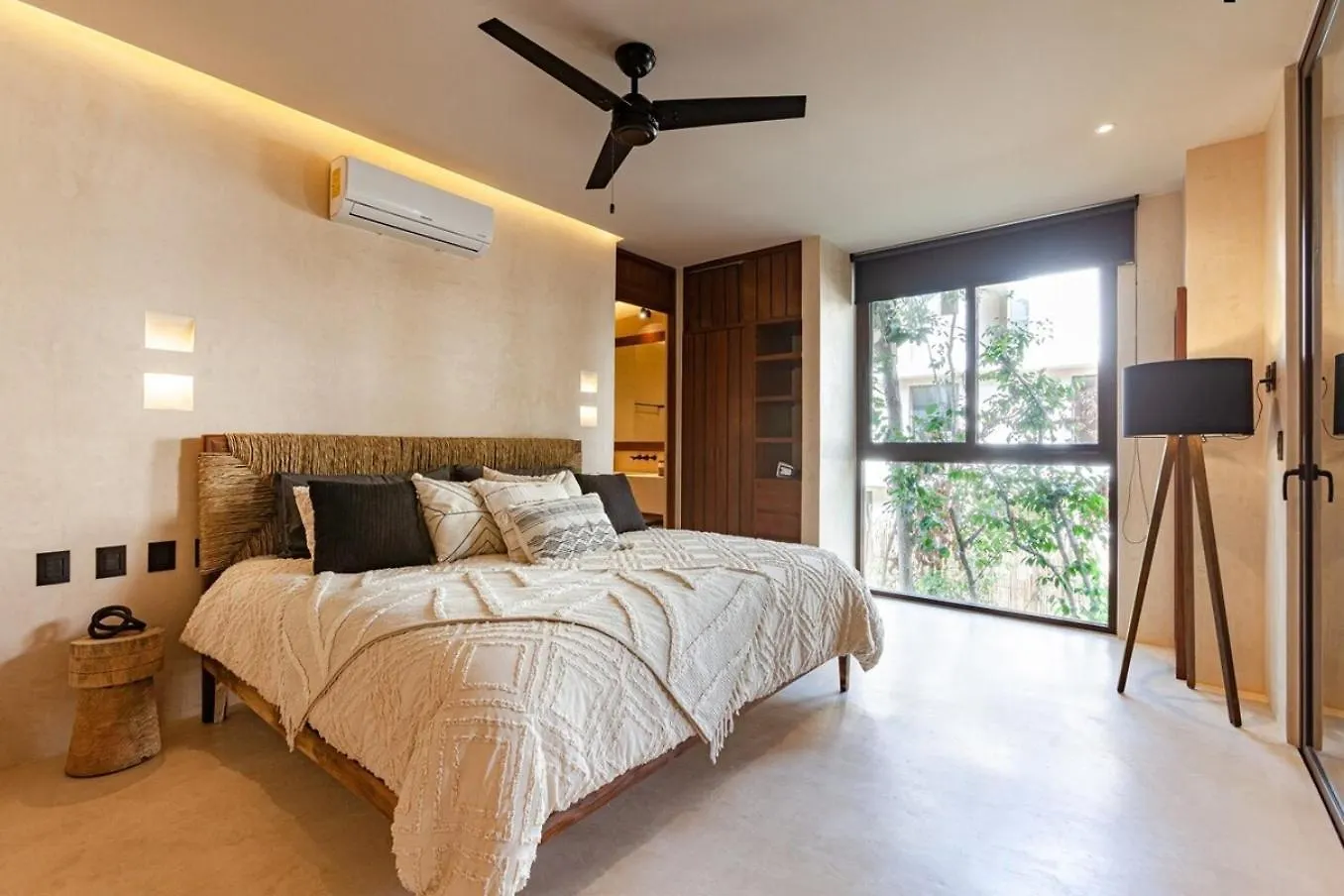 Apartment Luxe Jungle Apt 10Min To Beach Hot Tub King Mexico
